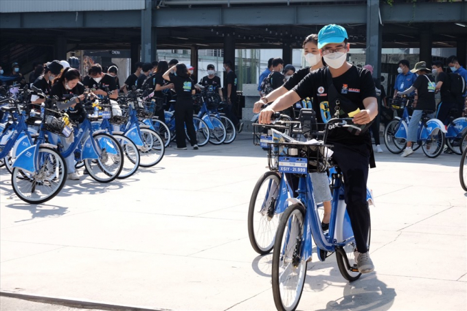 Gần 500 tình nguyện viên tham gia đạp xe khởi động chiến dịch giờ trái đất