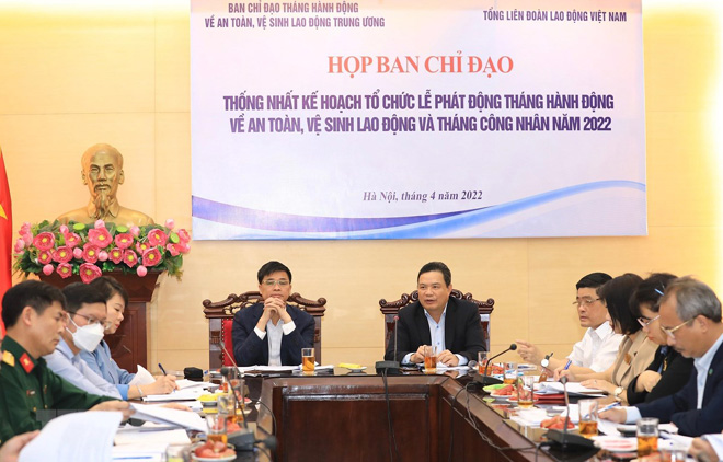 Ban chỉ đạo Tháng hành động về an toàn, vệ sinh lao động họp thống nhất kế hoạch tổ chức các hoạt động. Ảnh: TTXVN