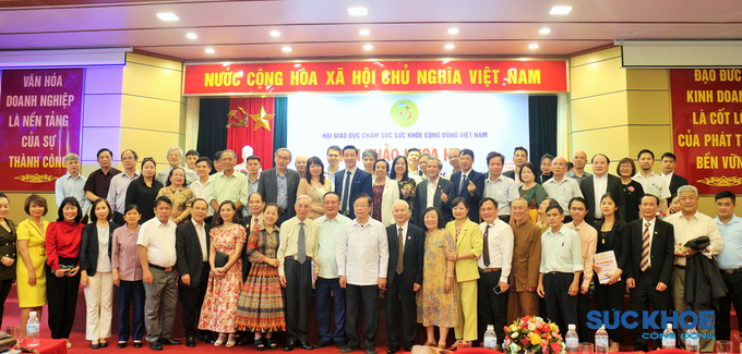 Lãnh đạo Trung ương Hội GDCSSKCĐ Việt Nam cùng các nhà lãnh đạo, nhà nghiên cứu, thầy thuốc, bác sỹ