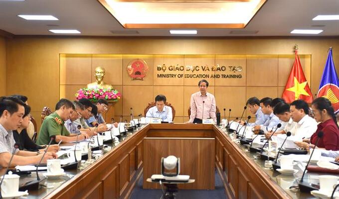 Bộ trưởng Nguyễn Kim Sơn phát biểu tại cuộc họp