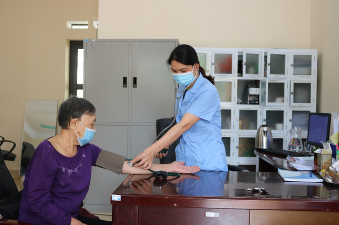 Người cao tuổi được chăm sóc sức khỏe tại Trung tâm Bảo trợ xã hội tỉnh. Ảnh: Báo Quảng Ninh