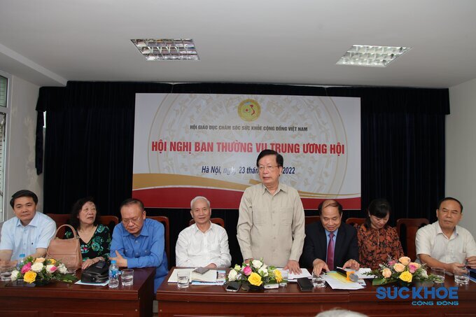 Chủ tịch Nguyễn Hồng Quân cùng các Phó Chủ tịch Hội GDCSSKCĐ Việt Nam