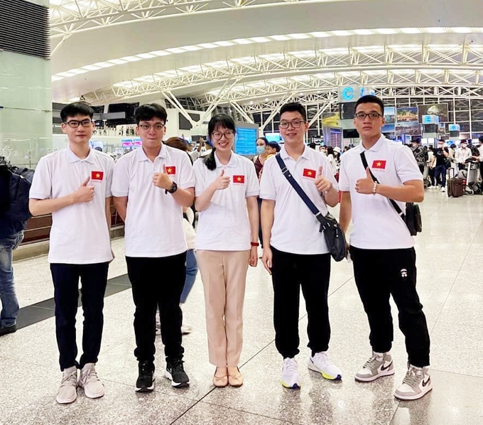 Các bạn thí sinh của đoàn Việt Nam tham dự Olympic Vật lý Châu Âu năm 2022