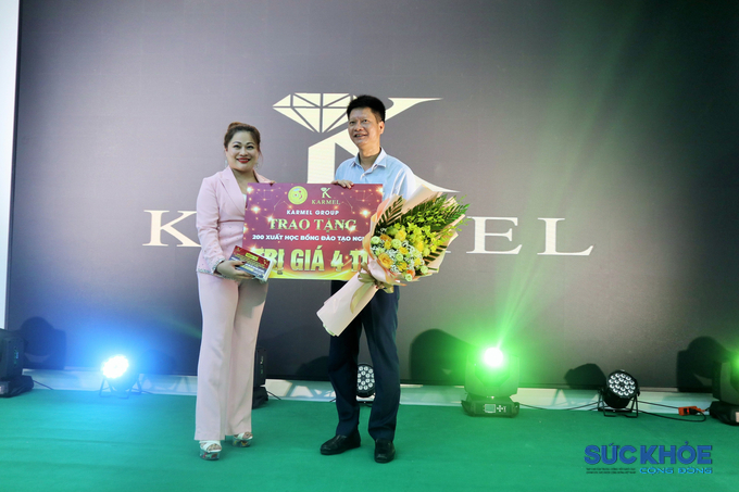 Đại diện Karmel Group đã trao tặng 200 suất học bổng đào tạo nghề trị giá 4 tỷ đồng cho Thanh niên tỉnh Yên Bái