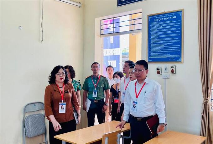 Thứ trưởng Ngô Thị Minh kiểm tra tại điểm thi trường THPT Chuyên Chu Văn An, tỉnh Lạng Sơn