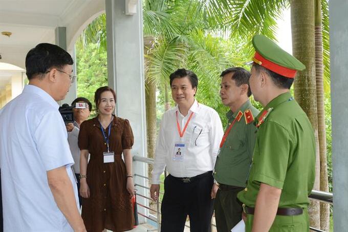 Thứ trưởng Nguyễn Hữu Độ kiểm tra công tác thi tại một số điểm thi trên địa bàn tỉnh Thái Nguyên