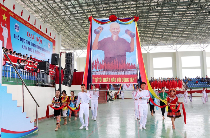 Màn diễu hành chân dung Chủ tịch Hồ Chí Minh - biểu tượng 