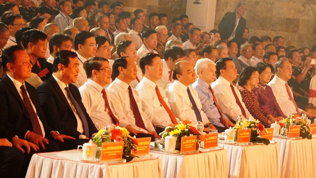 Chủ tịch nước Nguyễn Xuân Phúc cùng các đồng chí lãnh đạo Đảng và Nhà nước dự Lễ kỷ niệm 110 năm ngày sinh đồng chí Võ Chí Công. Ảnh: VGP