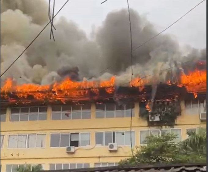 Cháy lớn văn phòng tầng 5 tại 109 Trường Chinh. Ảnh: VTV