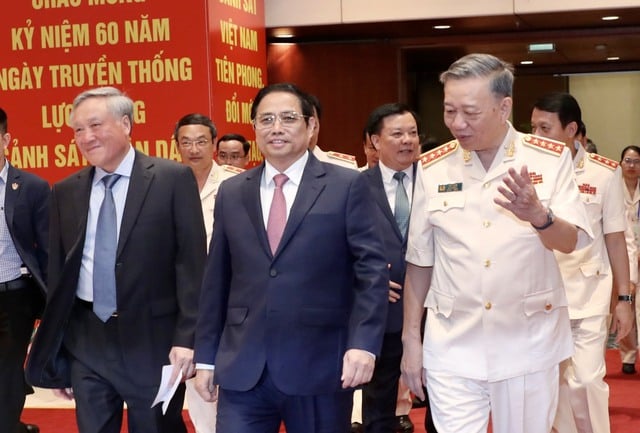 Thủ tướng Chính phủ Phạm Minh Chính, Bộ trưởng Bộ Công an Tô Lâm, cùng các đại biểu tham dự tham dự Lễ kỷ niệm 60 năm Ngày truyền thống lực lượng cảnh sát nhân dân. Ảnh: VGP