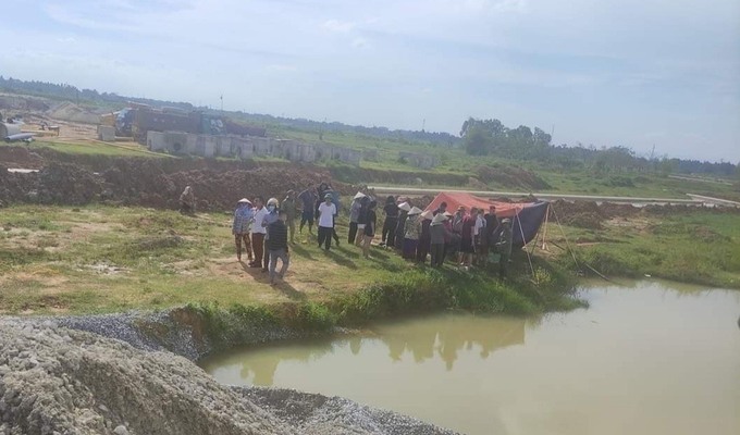 Hiện trường vụ học sinh đuối nước, 3 em tử vong, 1 đang cấp cứu khi đi tắm trong khuôn viên dự án Nam Vĩnh Yên. Ảnh: LĐO