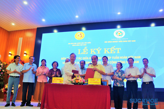 Hội Giáo dục chăm sóc sức khỏe cộng đồng Việt Nam và Hội Nông nghiệp tuần hoàn Việt Nam kí kết biên bản thỏa thuận hợp tác