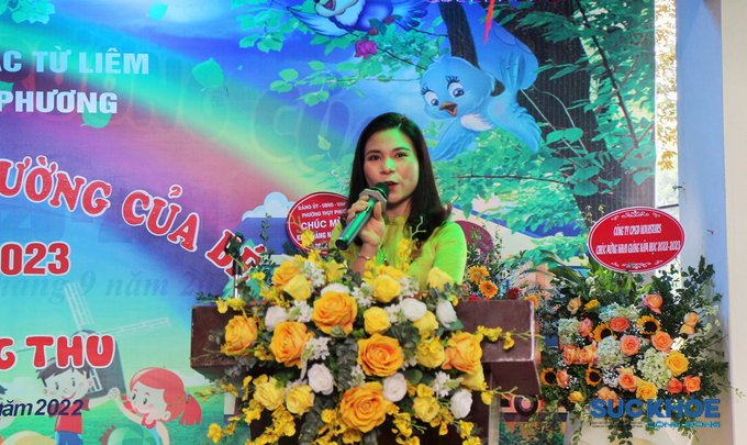 Cô Bùi Thị Kiều Anh - Hiệu trưởng Trường Mầm non Thụy Phương tuyên bố khai giảng năm học mới 2022 - 2023