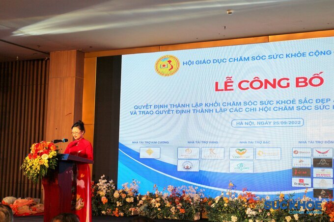 TS.BS.TTND Lê Thị Hằng - Phó Chủ tịch Hội GDCSSKCĐ Việt Nam phát biểu khai mạc chương trình