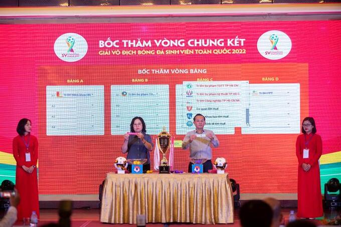 Thứ trưởng Bộ GDĐT Ngô Thị Minh tham gia bốc thăm chia bảng cho các đội bóng tại VCK SV Champions League 2022