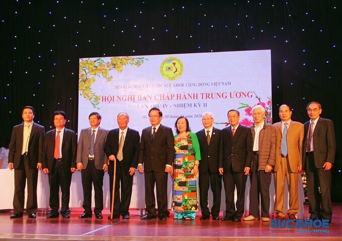 Cán bộ lão thành Cách mạng, nguyên Ủy viên Bộ Chính trị Vũ Oanh tham dự Hội nghị Ban Chấp hành Trung ương Hội Giáo dục chăm sóc sức khỏe cộng đồng Việt Nam lần thứ IV - nhiệm kỳ II vào ngày 8/1/2020