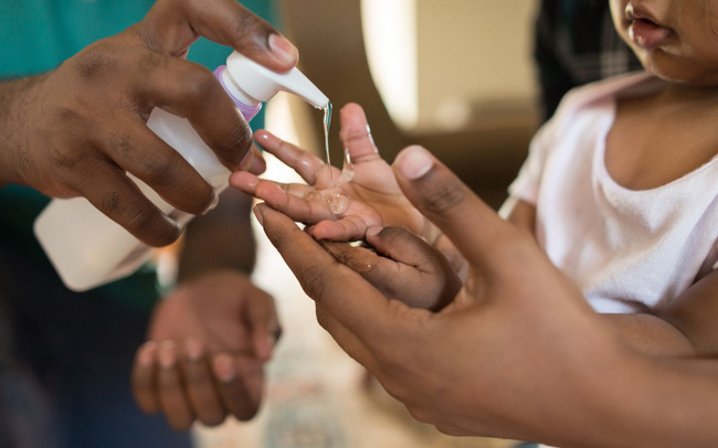 skynews-hand-sanitiser-coronavirus5077727-1667398250858222607119-crop-1667398339196372862803