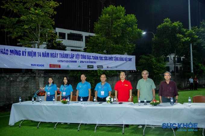 Ban Lãnh đạo Tạp chí Sức Khỏe Cộng Đồng và Tạp chí Việt Nam Hội Nhập tham dự Lễ khai mạc 