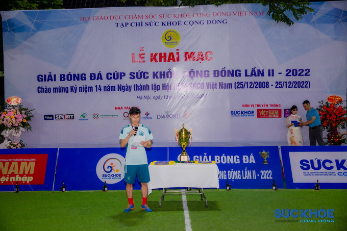 Thay mặt cho 150 lực lượng vận động viên, cầu thủ Nguyễn Xuân Thức tuyên thệ trước khi bắt đầu Giải đấu
