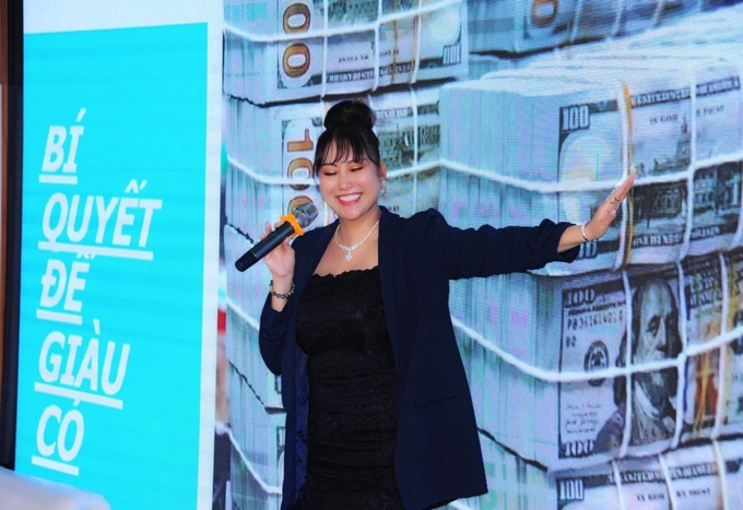 Diễn giả, Hoa hậu doanh nhân, nghệ sĩ, Chuyên gia tâm lý Phi Thanh Vân chia sẻ những “Bí quyết hạnh phúc và giàu có”
