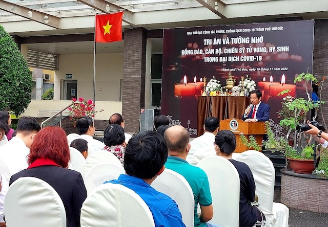 BS chuyên khoa II Trần Văn Khanh - Thầy thuốc ưu tú, Bí thư Đảng ủy, Giám đốc Bệnh viện Lê Văn Thịnh phát biểu tại buổi lễ