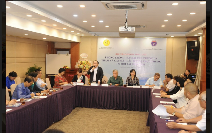 Ông Phạm Đình Vương - Trưởng văn phòng đại diện Hội GDCSSKCĐ tại TP. Hồ Chí Minh báo cáo kết quả hoạt động trong năm 2022