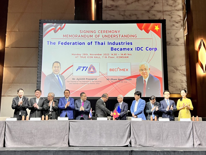 Lễ ký kết hợp tác giữa Tổng công ty Becamex IDC và Liên đoàn công nghiệp Thái Lan
