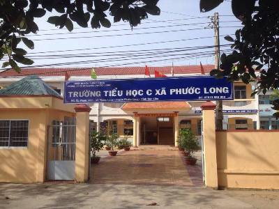 Trường Tiểu học C, thị trấn Phước Long, huyện Phước Long, tỉnh Bạc Liêu, nơi có 6 học sinh nhập viện sau buổi ăn trưa. Ảnh: LĐO