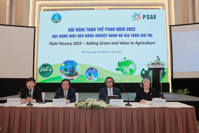 Ông Lê Minh Hoan -  Bộ trưởng Bộ NN&PTNT và ông Binu Jacob - TGĐ Nestlé Việt Nam, đồng chủ trì phiên họp toàn thể PSAV 2022