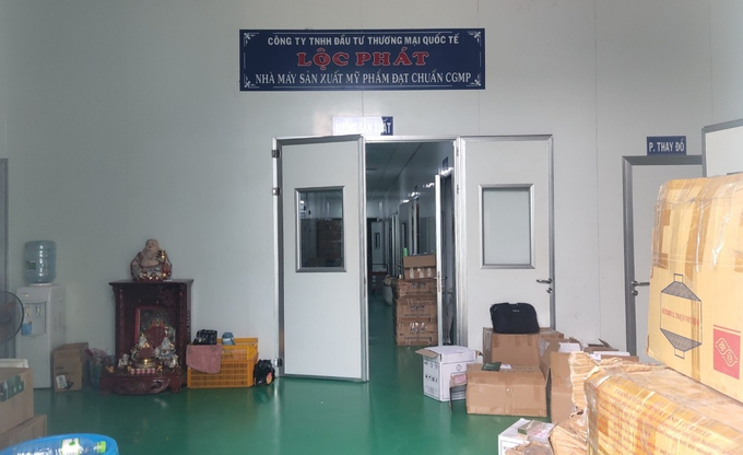 Đoàn kiểm tra mỹ phẩm Sở Y tế kiểm tra xưởng sản xuất của Công ty TNHH Đầu tư Thương mại Quốc tế Lộc Phát