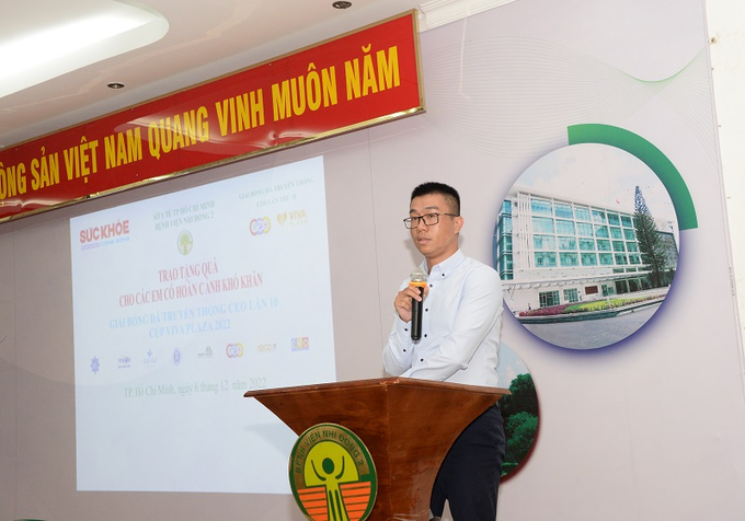 Nhà báo Nguyễn Thành Luân phát biểu tại buổi lễ