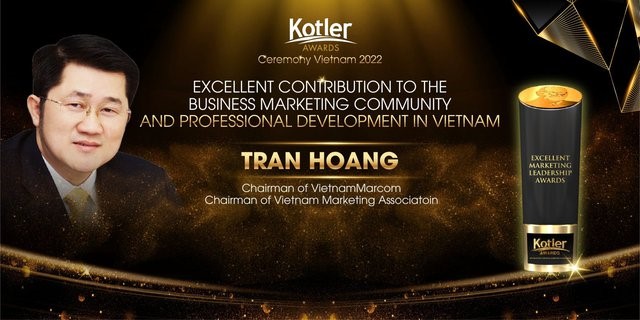 Ông Trần Hoàng vinh dự được trao giải Cống hiến đóng góp cho cộng đồng Marketing tại Lễ trao Giải thưởng Kotler Awards Vietnam 2022