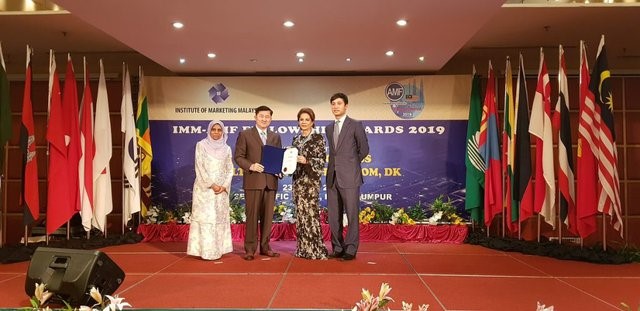 Ông Trần Hoàng, Chủ tịch VMA nhận Giải thưởng Liên Đoàn Marketing Châu Á (AMF) và Học viện Marketing Malaysia (IMM)