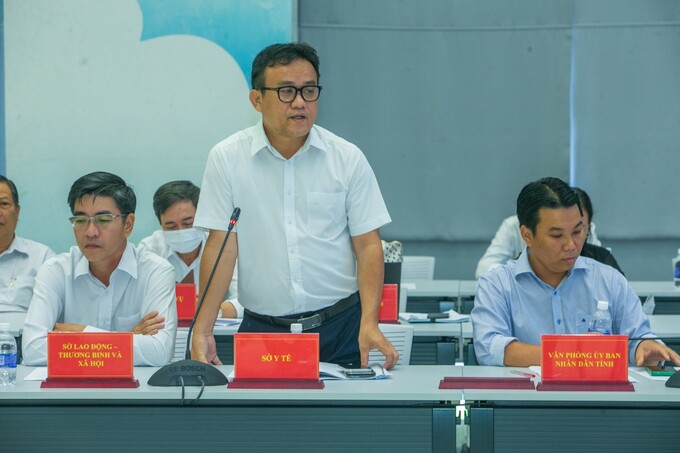 Ông Huỳnh Minh Chín – Phó Giám đốc Sở Y tế thông tin về tình hình dịch bệnh trên địa bàn tỉnh tại buổi họp báo