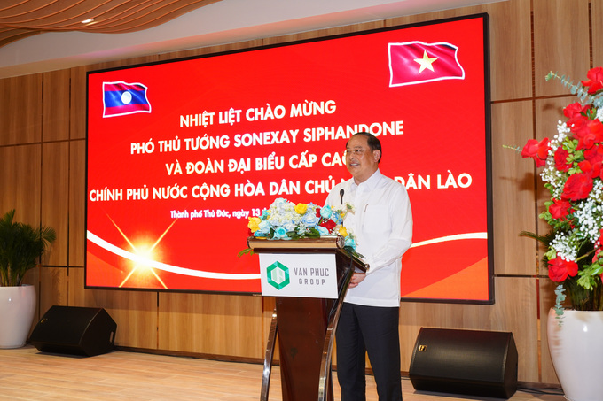 Ông Sonexay Siphandone, Ủy viên Bộ Chính trị, Phó Thủ tướng Nước Cộng hòa Dân chủ Nhân dân Lào phát biểu tại chương trình - Ảnh: Vinh Rose