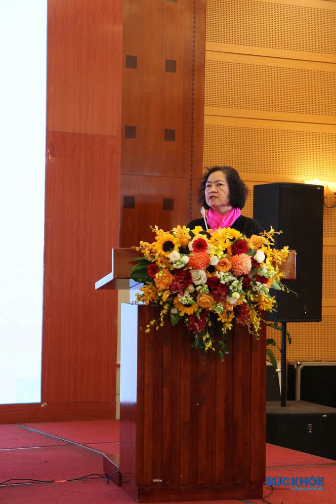 GS.TS Lê Mai Hương - Viện Hàn lâm khoa học Việt Nam trình bày báo cáo tham luận tại Hội thảo