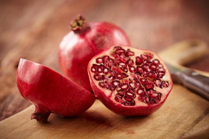 can-we-eat-pomegranate-seeds_gymborg_00008