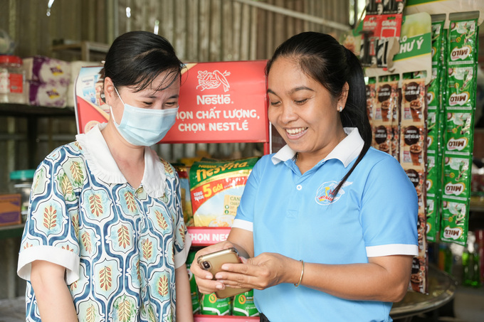 Cán bộ hội phụ nữ cấp cơ sở và hội viên Chương trình “Nestlé đồng hành cùng phụ nữ” được tham gia các khóa đào tạo nâng cao kỹ năng mềm, kiến thức về chăm sóc sức khỏe cho gia đình