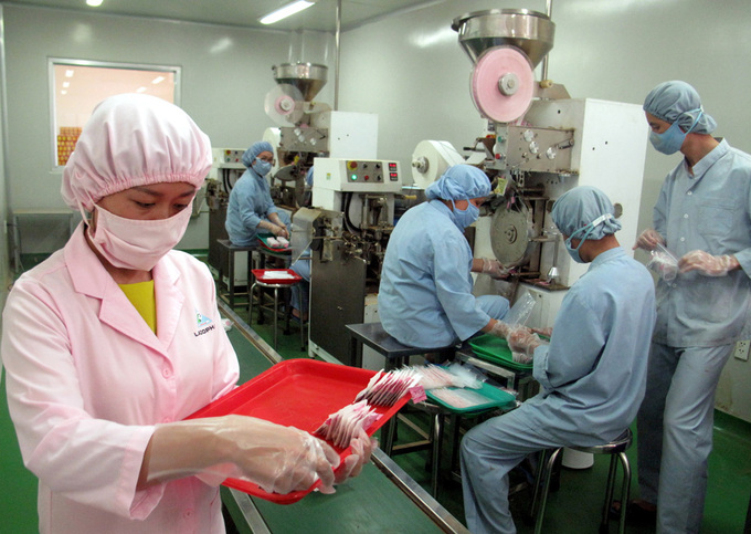 Sản xuất trà atiso túi lọc tại Nhà máy Ladophar đóng ở Khu công nghiệp Phú Hội  