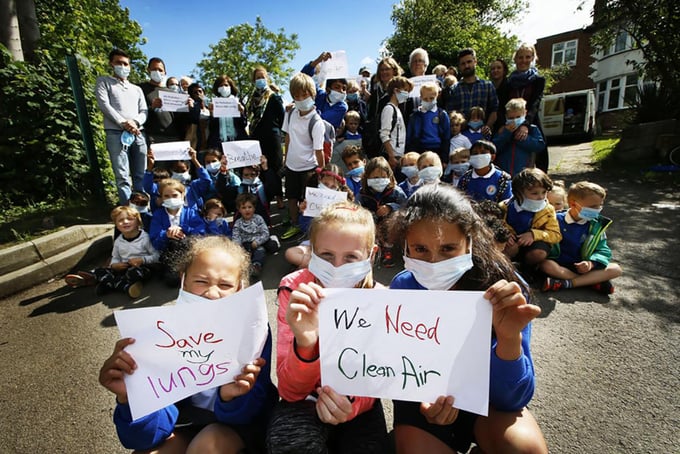 Trẻ em đặc biệt dễ bị tổn thương bởi ô nhiễm không khí. Ảnh: Oxfordmail.co.uk
