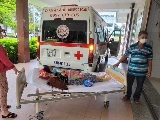 Đội xe cấp cứu từ thiện “0” đồng sẵn sàng giúp đỡ những người bệnh có hoàn cảnh khó khăn. Ảnh: NVCC