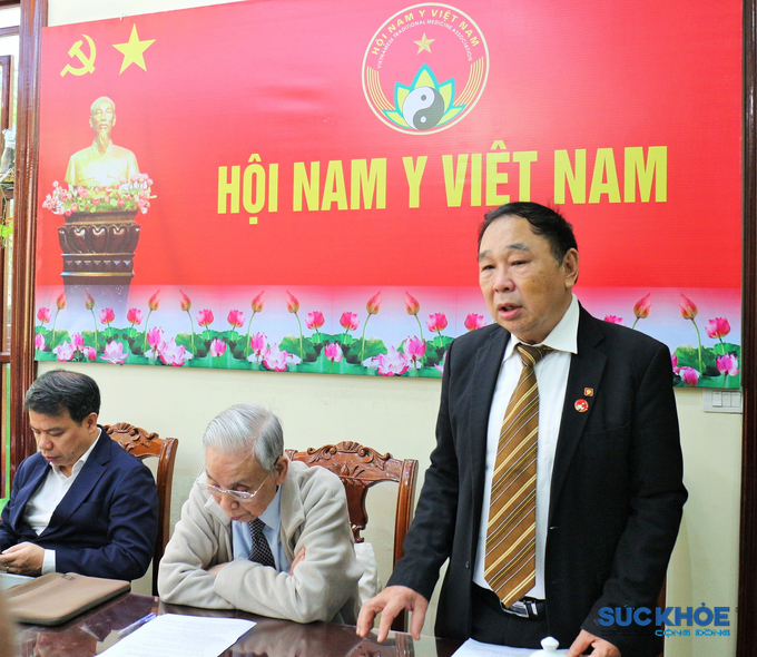 TTND.GS.TS. Trương Việt Bình - Chủ tịch Hội Nam y Việt Nam phát biểu tại cuộc họp