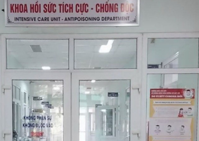 Các bệnh nhân đang điều trị tại Khoa Hồi sức tích cực – chống độc Bệnh viện Đa khoa Khu vực miền núi phía Bắc Quảng Nam. Ảnh: VOV
