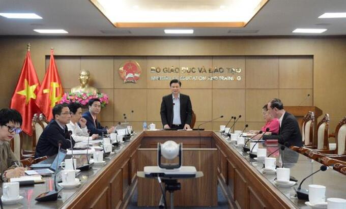 Thứ trưởng Nguyễn Hữu Độ chủ trì buổi làm việc. Ảnh: Trung tâm Truyền thông giáo dục