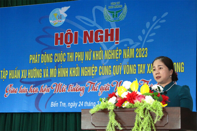 Chủ tịch Hội LHPN tỉnh Bến Tre Nguyễn Thị Kim Thoa phát động Cuộc thi “Phụ nữ khởi nghiệp” năm 2023 (Ảnh: Phương Thảo)