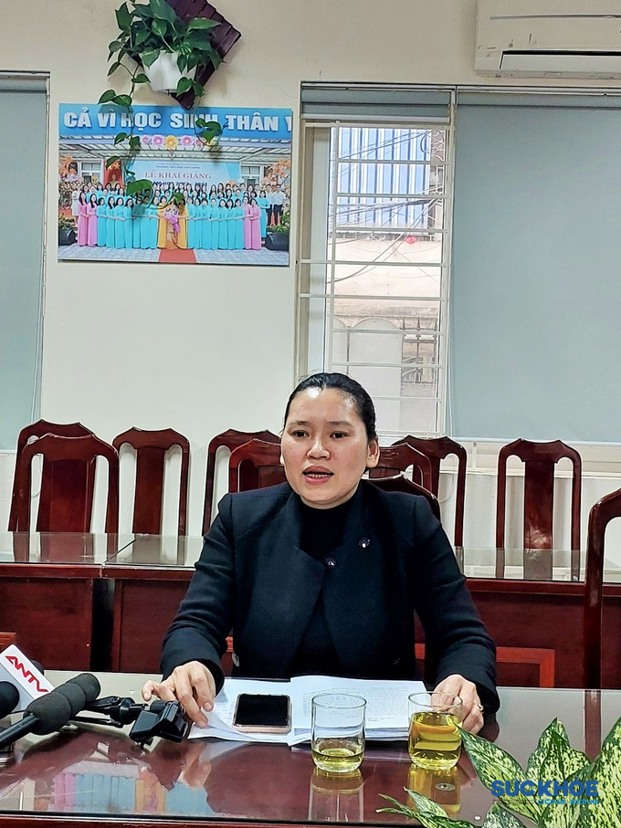 Cô Nguyễn Thị Ngân Bình – Hiệu trưởng Trường Tiểu học Kim Giang thông tin đến báo chí