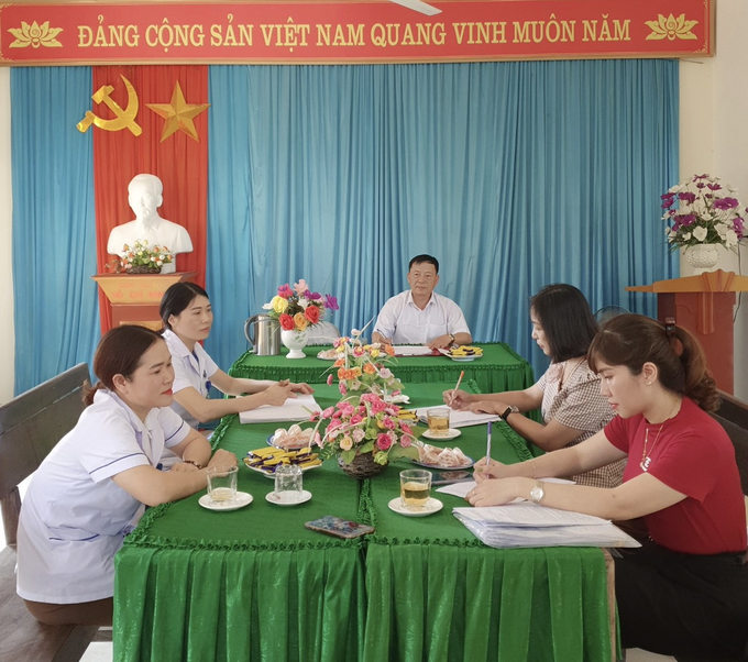 Đoàn thực hiện giám sát tại trạm y tế xã Châu Bính huyện Huyện Quỳ Châu