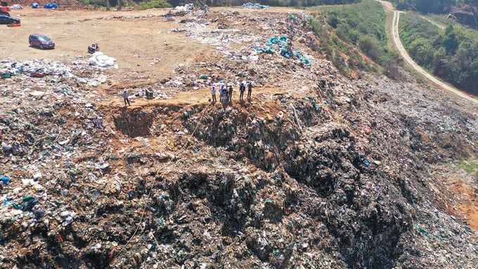 Quang cảnh bãi rác Cam Ly