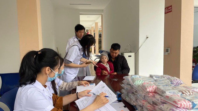 Nhóm từ thiện Hạnh phúc tặng 600 xuất quà cho các cháu tham gia tầm soát tim bẩm sinh tai Cao Bằng vào tháng 3
