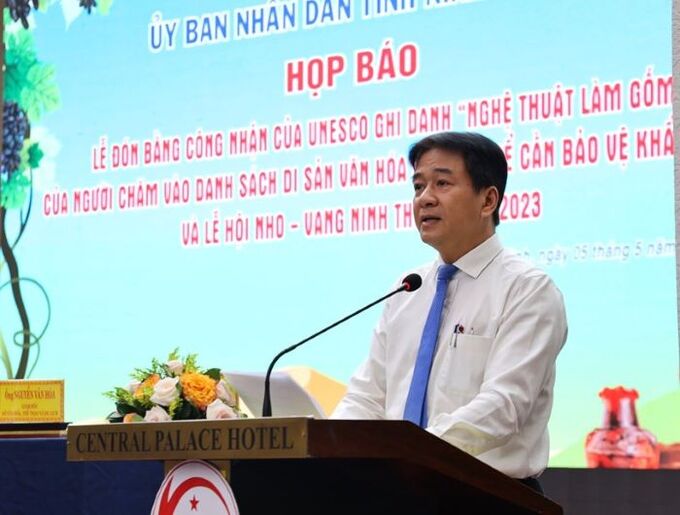 Ông Nguyễn Long Biên, Phó Chủ tịch UBND tỉnh Ninh Thuận, Trưởng Ban Tổ chức Lễ hội phát biểu tại buổi họp báo